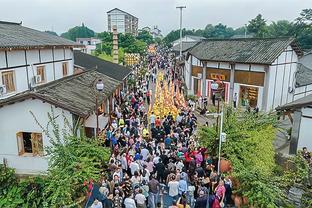 东体：莱昂纳多和穆谢奎都表态愿意留在浙江队，后者愿担任替补